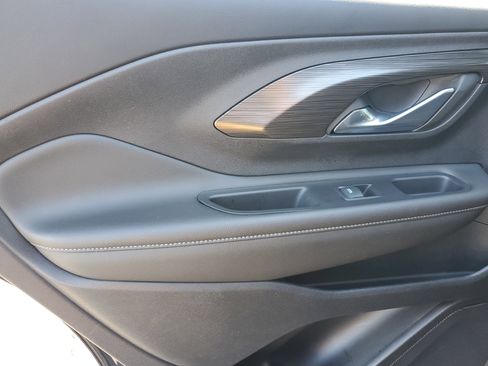 Used 2023 GMC Terrain SLE w/ Driver Convenience Package image 10