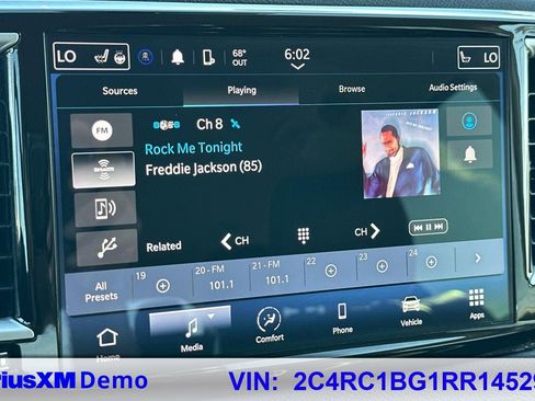 Used 2024 Chrysler Pacifica Touring-L image 24