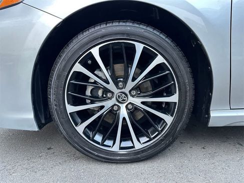 Used 2019 Toyota Camry SE image 8