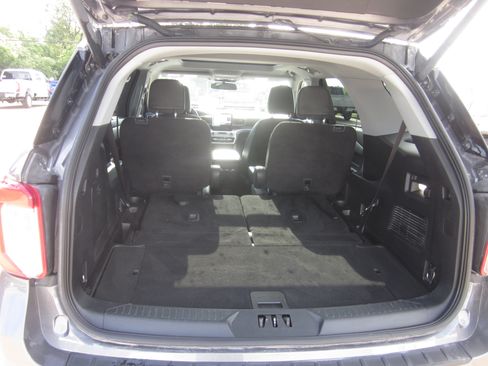 Used 2022 Ford Explorer XLT w/ Equipment Group 202A AWD/4WD image 10