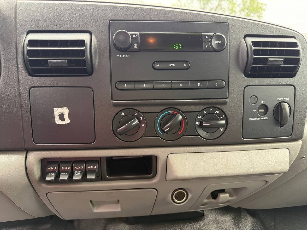 Used 2005 Ford F550 2WD Regular Cab Super Duty image 16