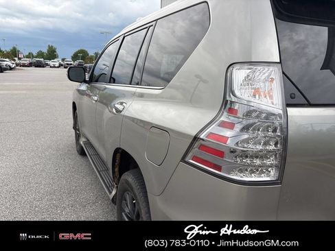 Used 2023 Lexus GX 460 Premium w/ Premium Package AWD/4WD image 6