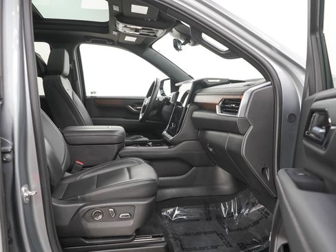Used 2025 GMC Yukon Denali w/ Denali Reserve Package AWD/4WD image 11