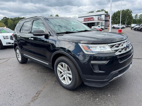 Used 2018 Ford Explorer XLT AWD/4WD image 7