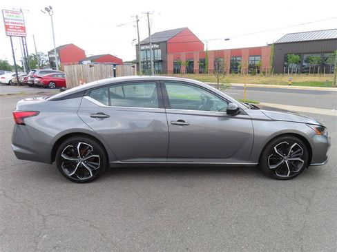 Used 2024 Nissan Altima 2.5 SR FWD image 17