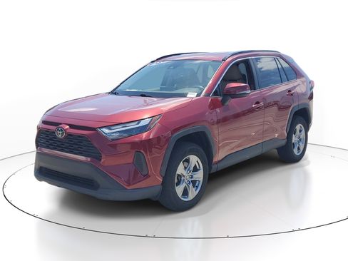 Used 2022 Toyota RAV4 XLE image 3