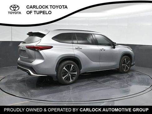 Used 2022 Toyota Highlander XSE FWD image 3