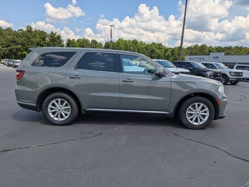 Used 2021 Dodge Durango SXT w/ 3rd Row Seating Group RWD image 3