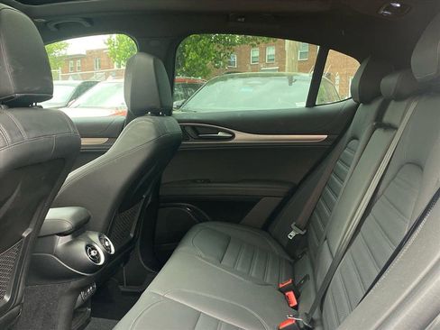 Used 2024 Alfa Romeo Stelvio Veloce image 19