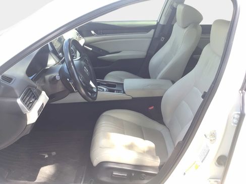 Used 2018 Honda Accord Touring image 9