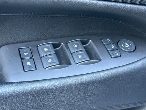 Used 2015 Cadillac Escalade Luxury image 12