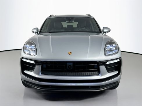 Certified 2025 Porsche Macan image 10