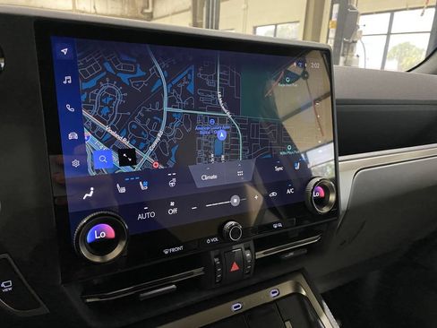 Used 2024 Lexus GX 550 AWD/4WD image 7