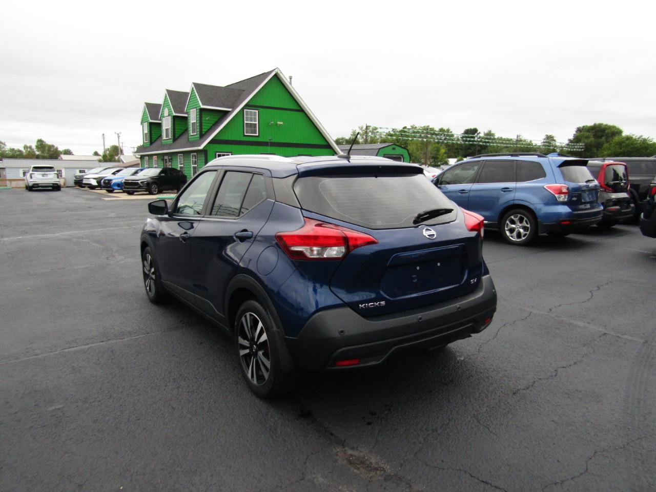 Used 2020 Nissan Kicks SV FWD image 5