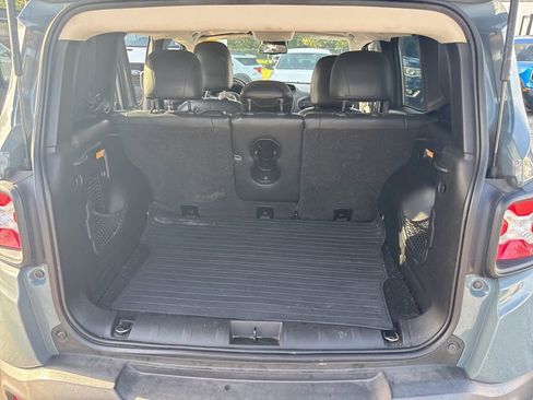 Used 2017 Jeep Renegade Latitude w/ Safety & Security Group FWD image 15