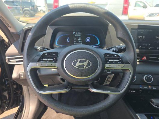Used 2025 Hyundai Elantra SE FWD image 13