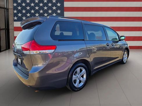 Used 2013 Toyota Sienna LE image 8