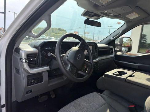Used 2026 Ford F250 XLT AWD/4WD image 3