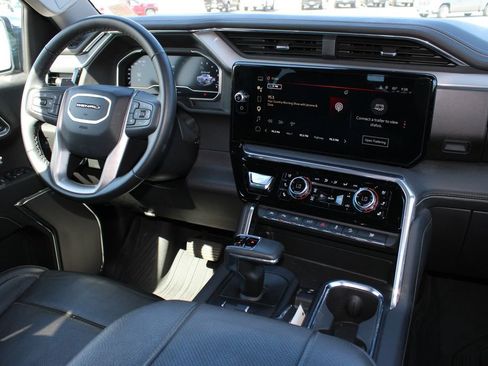 Used 2024 GMC Sierra 1500 Denali w/ Technology Package AWD/4WD image 8