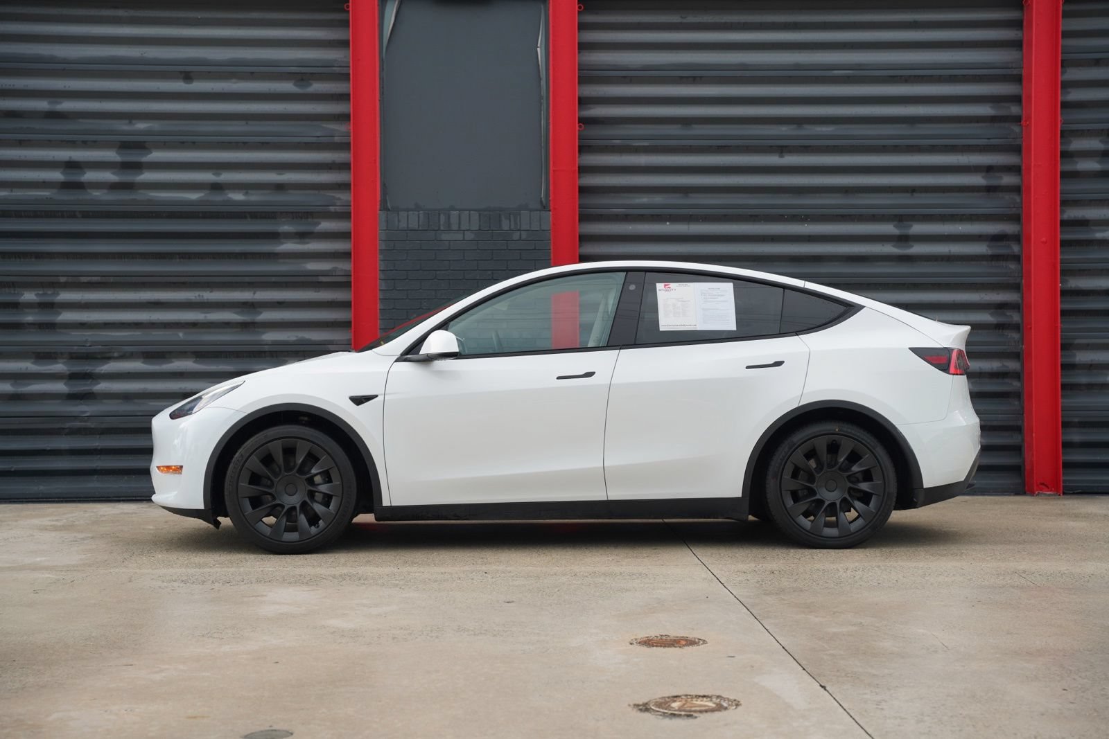 Used 2022 Tesla Model Y Long Range AWD/4WD image 3