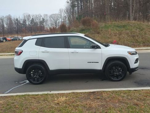 New 2026 Jeep Compass Latitude image 14
