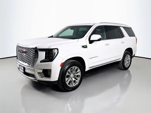 Used 2024 GMC Yukon Denali w/ Advanced Technology Package AWD/4WD image 5
