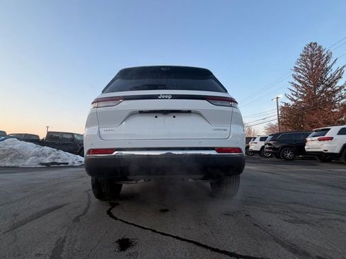 Certified 2025 Jeep Grand Cherokee Limited w/ Luxury Tech Group II image 11