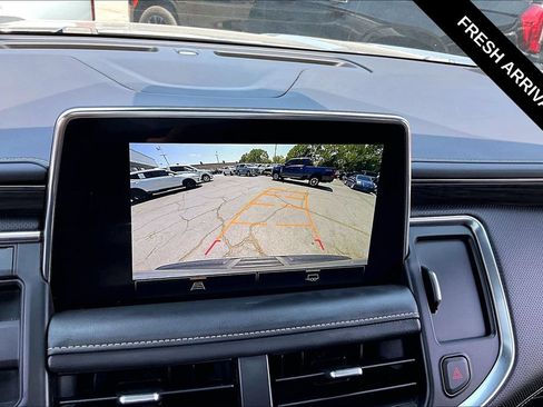 Used 2023 GMC Yukon XL SLT AWD/4WD image 10