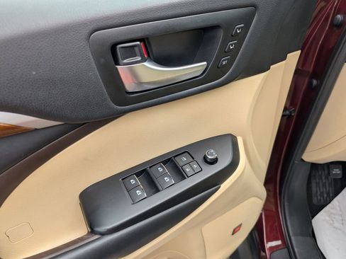 Used 2019 Toyota Highlander Limited image 10