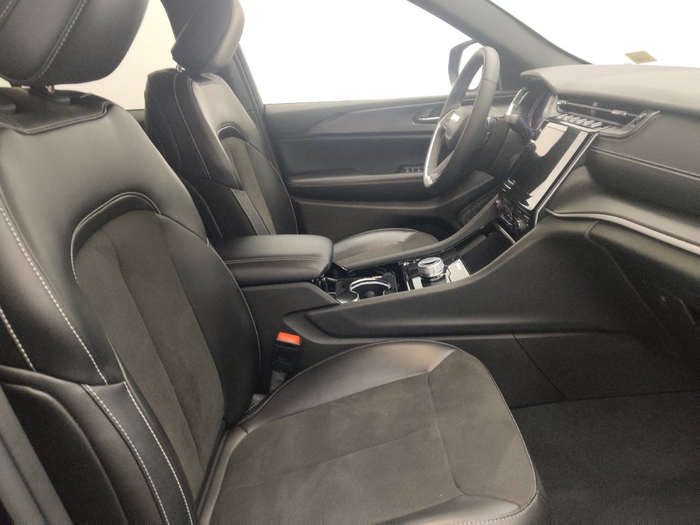 Used 2023 Jeep Grand Cherokee Altitude RWD image 21