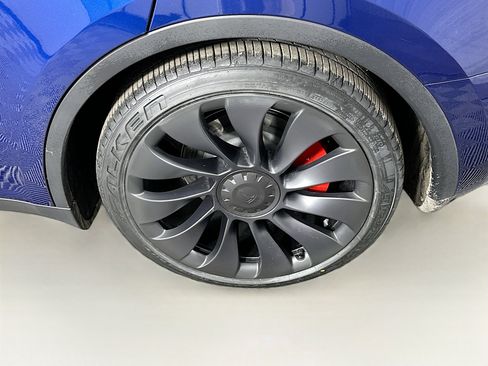 Used 2024 Tesla Model Y Performance image 11