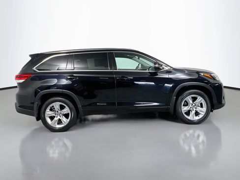 Used 2017 Toyota Highlander Limited FWD image 3