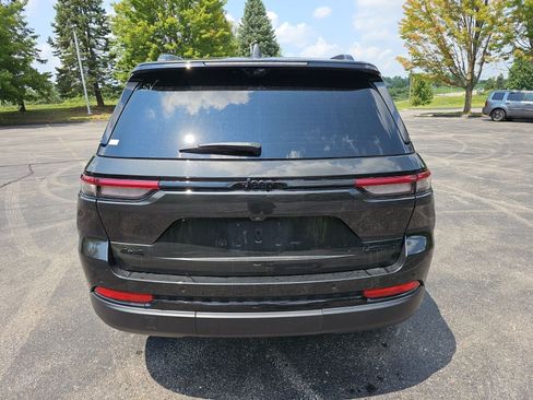 Used 2023 Jeep Grand Cherokee Limited w/ Luxury Tech Group II AWD/4WD image 5