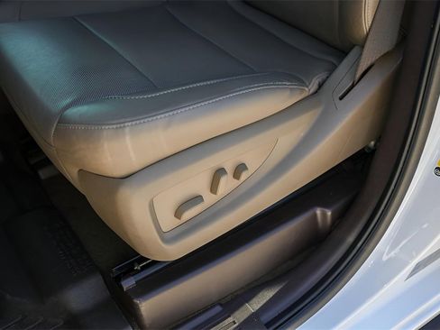 Used 2018 GMC Sierra 2500 SLT w/ Duramax Plus Package image 11