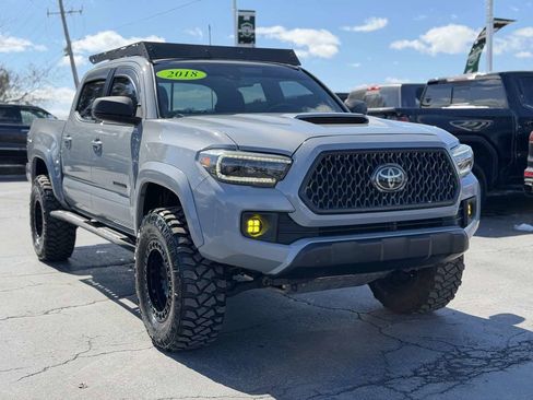 Used 2018 Toyota Tacoma TRD Sport image 2