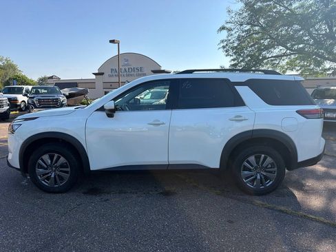 Used 2024 Nissan Pathfinder SV AWD/4WD image 8
