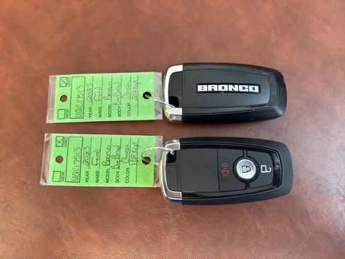 Used 2023 Ford Bronco Big Bend w/ Sasquatch Package image 39