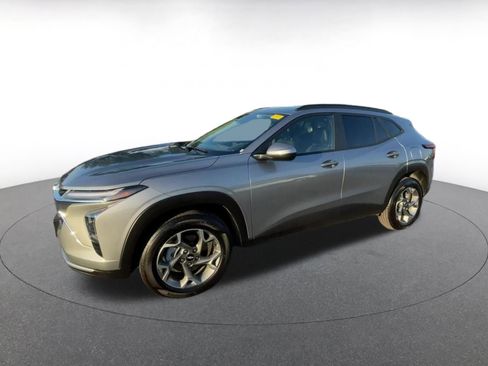 Used 2025 Chevrolet Trax LT image 8