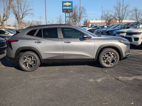 New 2026 Chevrolet Trax LT w/ Driver Confidence Package image 9