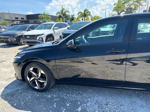 Used 2023 Hyundai Elantra SEL w/ Convenience Package FWD image 10