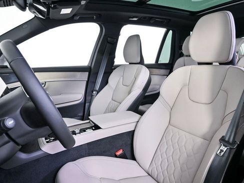 Used 2026 Volvo XC90 B6 Plus w/ Protection Package Premier AWD/4WD image 5