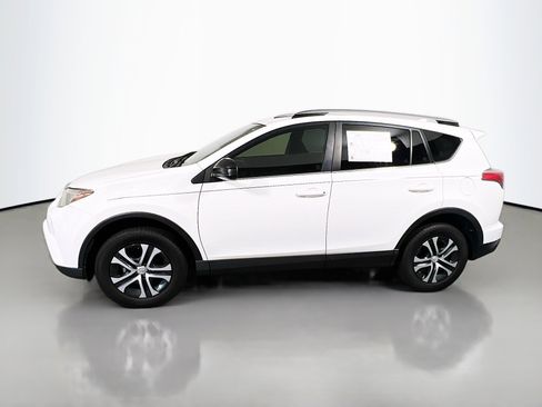 Used 2018 Toyota RAV4 LE FWD image 9