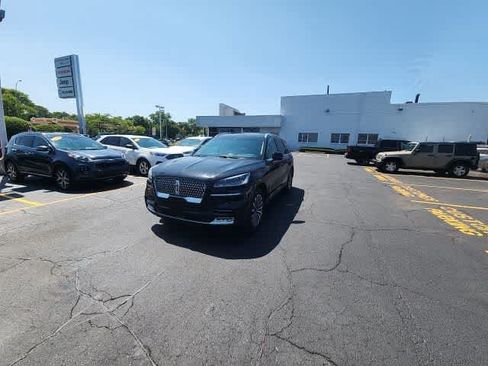 Used 2021 Lincoln Aviator Reserve w/ Equipment Group 201A AWD/4WD image 2
