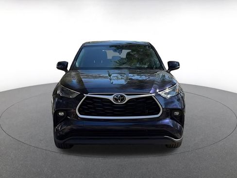 Used 2025 Toyota Highlander LE image 4