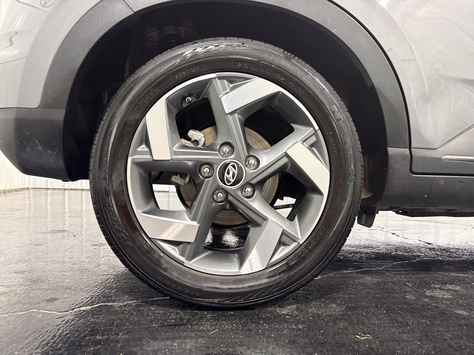 Used 2022 Hyundai Venue Limited FWD image 11