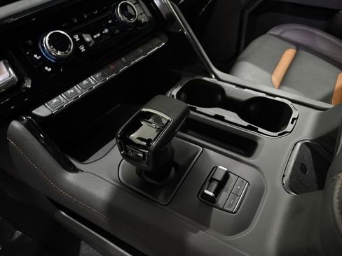 Used 2025 GMC Sierra 1500 AT4 image 26