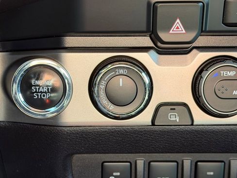 Used 2019 Toyota Tacoma Limited image 13