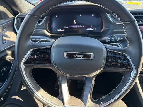 Certified 2022 Jeep Grand Cherokee Overland image 10