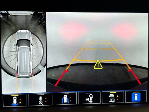 Used 2023 GMC Yukon SLT w/ SLT Premium Package image 10