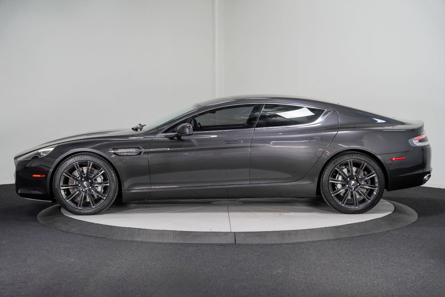 Used 2011 Aston Martin Rapide Luxe RWD image 7